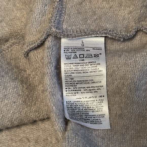 Old Navy tulip hem hoodie with side pockets - Picture 9 of 10